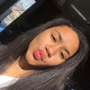 Meet your Posher, Amari